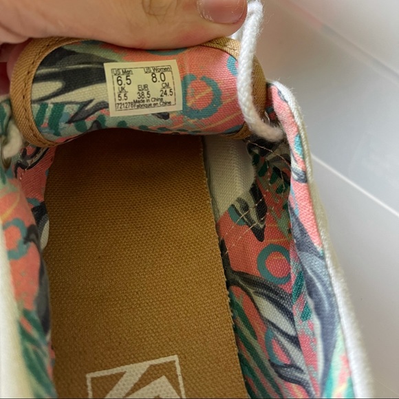 Vans - Picture 2 of 2